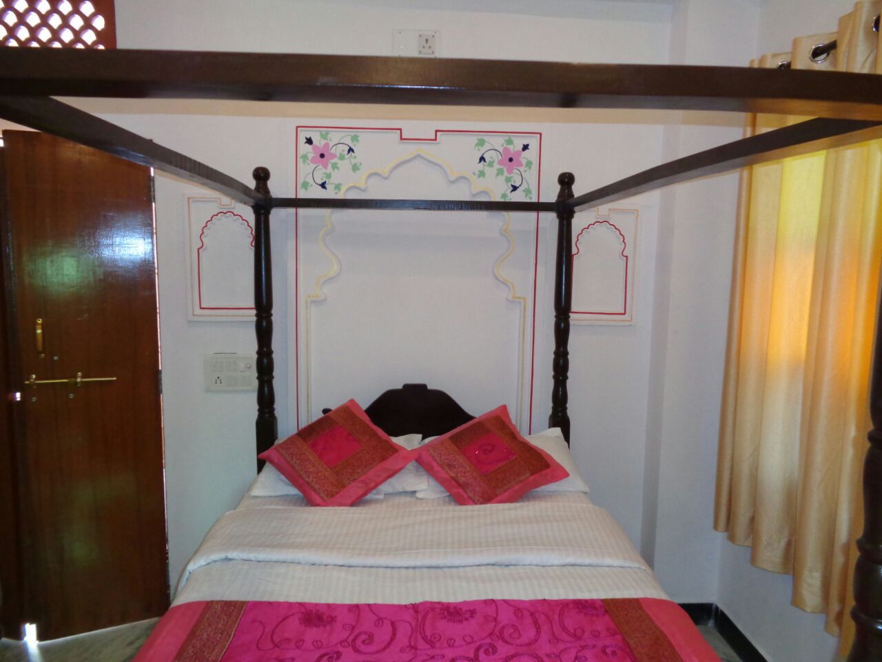 DOUBLE ROOM 1909 Rs